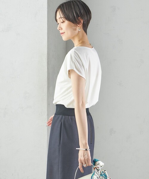 SHIPS(シップス)の「〈手洗い可能〉SORONA(R) ボートネック TEE(Tシャツ/カットソー・レディース・ブラック/ライトグレー/オフホワイト・ONE SIZE)」の7枚目の写真