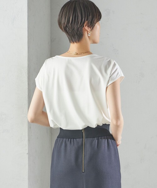 SHIPS(シップス)の「〈手洗い可能〉SORONA(R) ボートネック TEE(Tシャツ/カットソー・レディース・ブラック/ライトグレー/オフホワイト・ONE SIZE)」の8枚目の写真