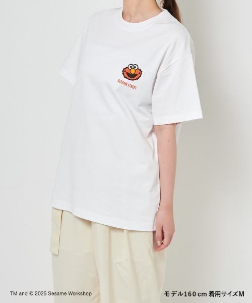 SESAME STREET(セサミストリート)の「【UNISEX】キャラクターアートTシャツ(ELMO&FRIENDS)(Tシャツ/カットソー・レディース・ホワイト/スカイブルー・MEDIUM/LARGE)」の5枚目の写真