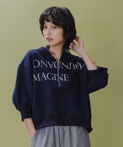 Eimee Law(エイミーロウ)の「テキストプリント ハーフジップボートネックスウェット(Tシャツ/カットソー・レディース・ダークネイビー/オフホワイト/アイボリー・FREE)」の5枚目の写真