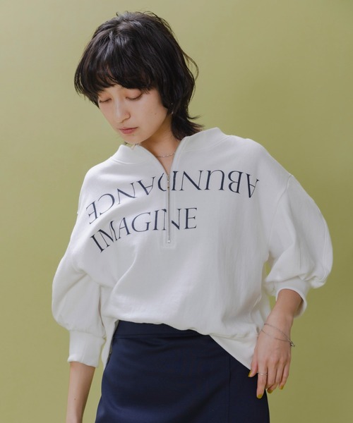 Eimee Law(エイミーロウ)の「テキストプリント ハーフジップボートネックスウェット(Tシャツ/カットソー・レディース・ダークネイビー/オフホワイト/アイボリー・FREE)」の6枚目の写真