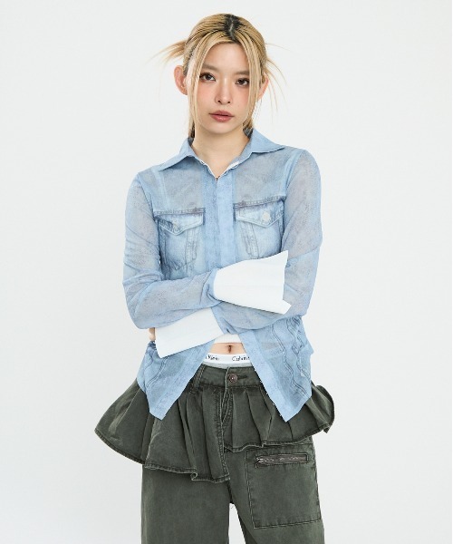 Clum(クルム)の「デニムプリントタイトトップス(Tシャツ/カットソー・レディース・ブルー・SMALL/MEDIUM)」の2枚目の写真