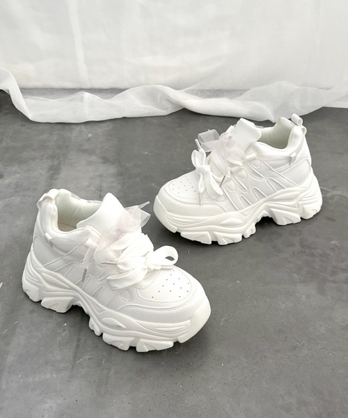 Shoes in Closet(シューズインクローゼット)の「【再入荷】+10.0㎝ 厚底 インヒール入り 2WAY ダブルリボン シューレース ボリューム スニーカー 2495(スニーカー・レディース・ブラック/ホワイト・S/M/L/LL)」の4枚目の写真