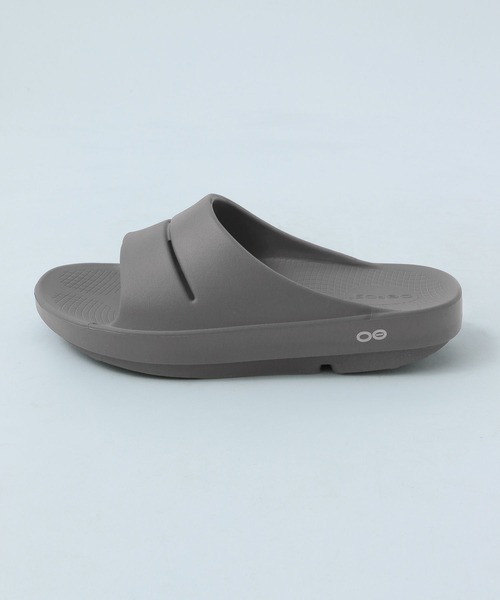 OOFOS（ウーフォス）の「【OOFOS（ウーフォス）】OOahh(ウーアー)（サンダル・メンズ・ブラック/チャコール・SMALL/MEDIUM）」の5枚目の写真