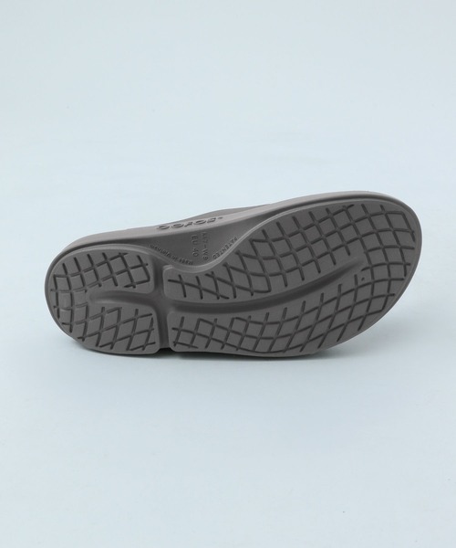 OOFOS（ウーフォス）の「【OOFOS（ウーフォス）】OOahh(ウーアー)（サンダル・メンズ・ブラック/チャコール・SMALL/MEDIUM）」の7枚目の写真