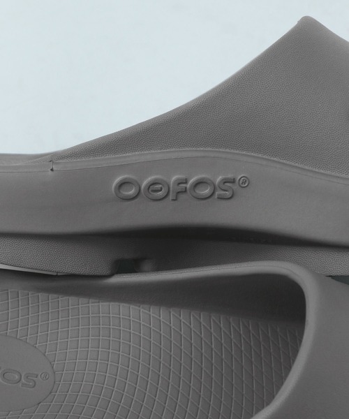 OOFOS（ウーフォス）の「【OOFOS（ウーフォス）】OOahh(ウーアー)（サンダル・メンズ・ブラック/チャコール・SMALL/MEDIUM）」の8枚目の写真