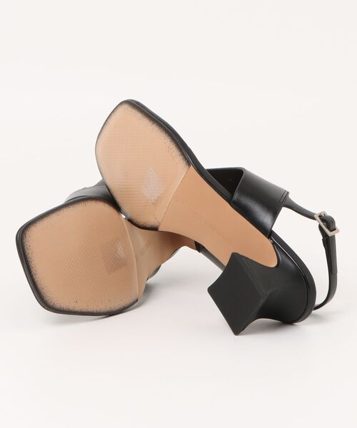 CHARLES & KEITH(チャールズ & キース)の「ワイドストラップ ヒールトングサンダル(サンダル・レディース・オフホワイト/ブラック/シルバー・26.5cm/25.5cm/23.5cm/23cm/22.5cm/22cm/25cm/24.5cm)」の6枚目の写真