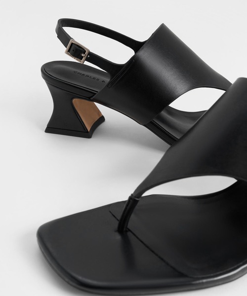 CHARLES & KEITH(チャールズ & キース)の「ワイドストラップ ヒールトングサンダル(サンダル・レディース・オフホワイト/ブラック/シルバー・26.5cm/25.5cm/23.5cm/23cm/22.5cm/22cm/25cm/24.5cm)」の14枚目の写真