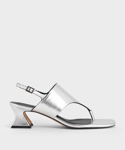 CHARLES & KEITH(チャールズ & キース)の「ワイドストラップ ヒールトングサンダル(サンダル・レディース・オフホワイト/ブラック/シルバー・26.5cm/25.5cm/23.5cm/23cm/22.5cm/22cm/25cm/24.5cm)」の16枚目の写真