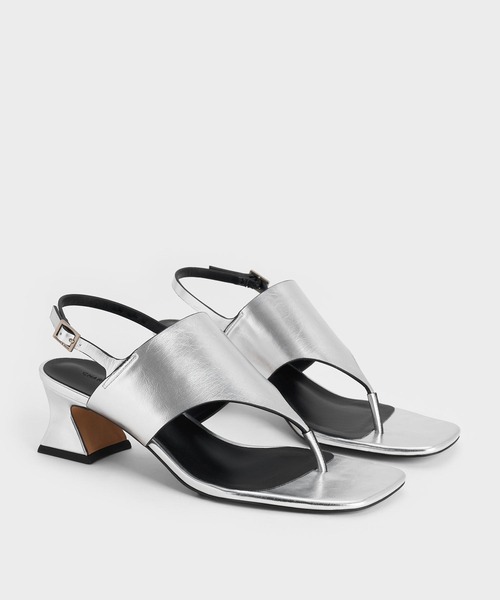 CHARLES & KEITH(チャールズ & キース)の「ワイドストラップ ヒールトングサンダル(サンダル・レディース・オフホワイト/ブラック/シルバー・26.5cm/25.5cm/23.5cm/23cm/22.5cm/22cm/25cm/24.5cm)」の17枚目の写真