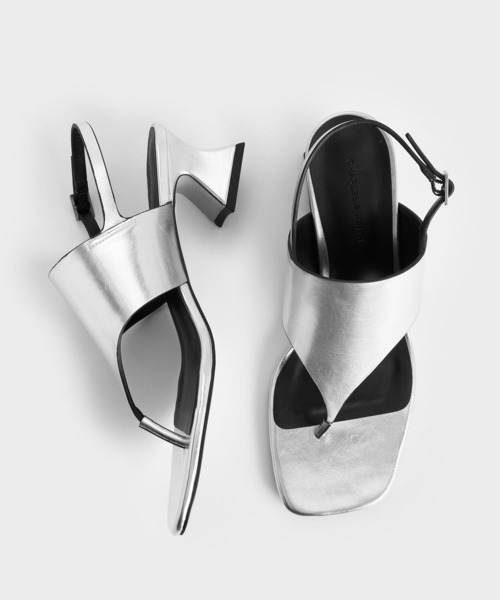 CHARLES & KEITH(チャールズ & キース)の「ワイドストラップ ヒールトングサンダル(サンダル・レディース・オフホワイト/ブラック/シルバー・26.5cm/25.5cm/23.5cm/23cm/22.5cm/22cm/25cm/24.5cm)」の8枚目の写真