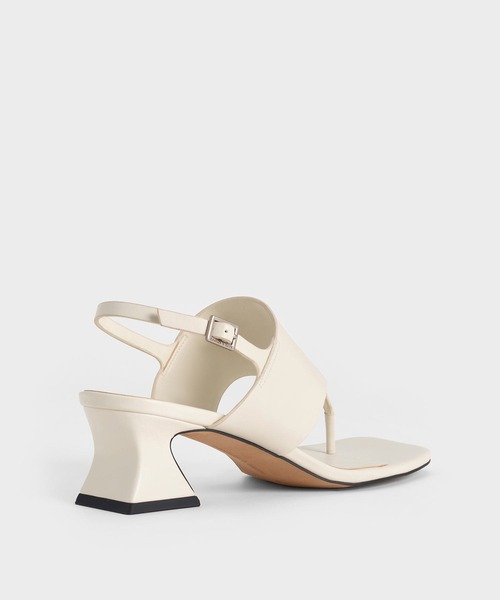 CHARLES & KEITH(チャールズ & キース)の「ワイドストラップ ヒールトングサンダル(サンダル・レディース・オフホワイト/ブラック/シルバー・26.5cm/25.5cm/23.5cm/23cm/22.5cm/22cm/25cm/24.5cm)」の12枚目の写真