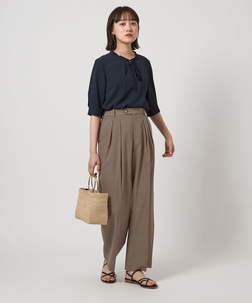 green label relaxing（グリーンレーベルリラクシング）の「［size SHORTあり］キチントボトムス コンフィ ワイド パンツ（スラックス・レディース・ダークグレー/ベージュ/ライトブルー/ダークブラウン・SHORT/36/38/40）」の16枚目の写真