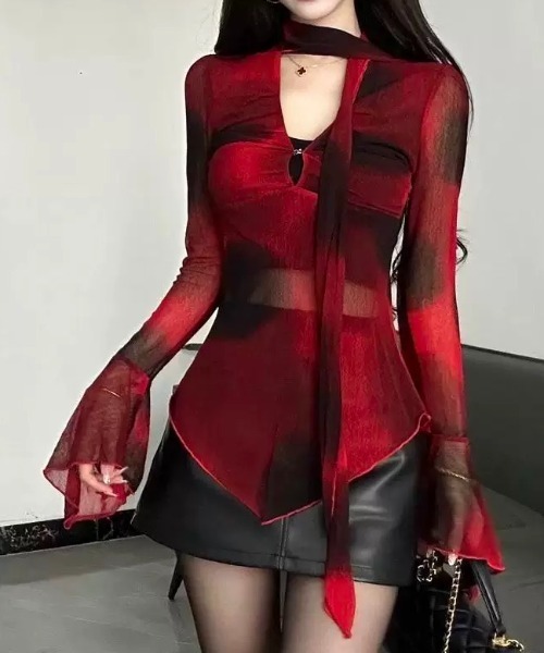 ViViDAY（ビビデー）の「襟リボンVネックベルスリーブシアートップス（Tシャツ/カットソー・レディース・レッド・M）」の3枚目の写真
