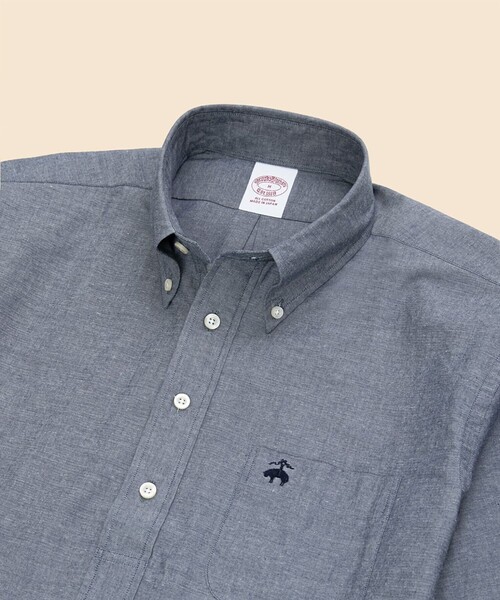 BROOKS BROTHERS(ブルックスブラザーズ)の「コットンシャンブレー GFロゴ ショートスリーブ プルオーバーシャツ(シャツ/ブラウス・メンズ・ブルー・LARGE/SMALL/X-LARGE/MEDIUM)」の2枚目の写真