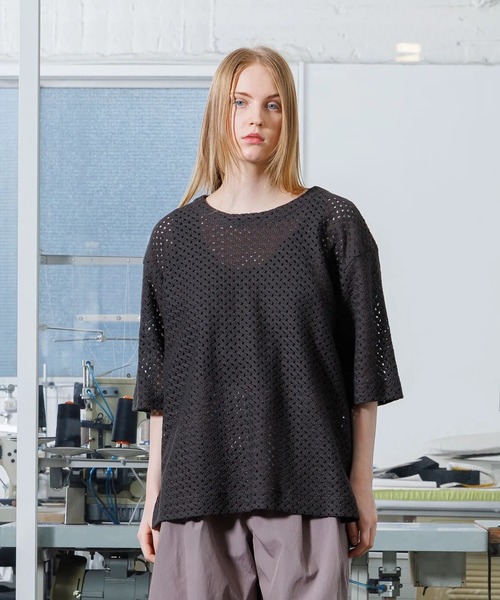 VOAAOV(ヴォアーブ)の「【VOAAOV】 RASCHEL MESH Oversize T-Shirt(Tシャツ/カットソー・メンズ・チャコールグレー/ブラック/ネイビー/オフホワイト・2/1)」の5枚目の写真