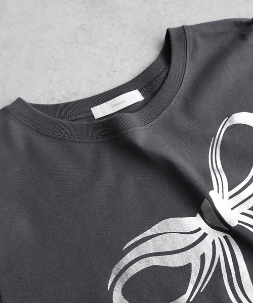 Freesia by andme(フリージアバイアンドミー)の「BIGリボンプリントショート丈半袖Tシャツ(Tシャツ/カットソー・レディース・ピンク/スミクロ/オフホワイト・M)」の19枚目の写真