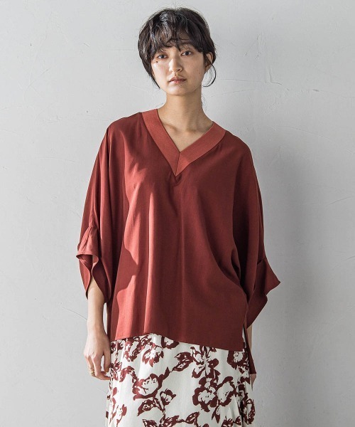 MAYSON GREY(メイソングレイ)の「タックワイドスリーブVネックドルマンブラウス≪手洗い可能≫(シャツ/ブラウス・レディース・パープル/ホワイト/ブラウン/ブラック・M)」の4枚目の写真