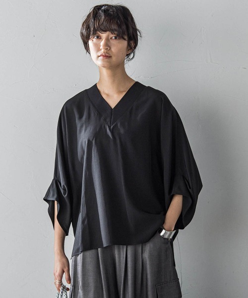 MAYSON GREY(メイソングレイ)の「タックワイドスリーブVネックドルマンブラウス≪手洗い可能≫(シャツ/ブラウス・レディース・パープル/ホワイト/ブラウン/ブラック・M)」の3枚目の写真