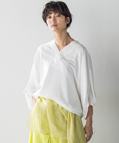 MAYSON GREY(メイソングレイ)の「タックワイドスリーブVネックドルマンブラウス≪手洗い可能≫(シャツ/ブラウス・レディース・パープル/ホワイト/ブラウン/ブラック・M)」の20枚目の写真