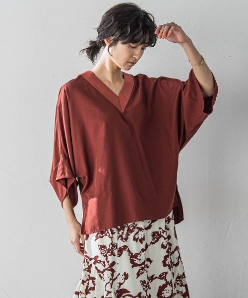 MAYSON GREY(メイソングレイ)の「タックワイドスリーブVネックドルマンブラウス≪手洗い可能≫(シャツ/ブラウス・レディース・パープル/ホワイト/ブラウン/ブラック・M)」の5枚目の写真