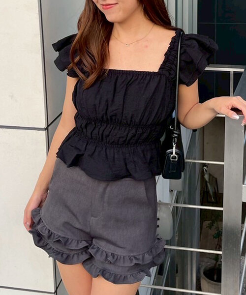 continuer de NICE CLAUP(コンティニューデナイスクラップ)の「【@reve.perle_セレクト】フリルシャーリングブラウス(シャツ/ブラウス・レディース・レンガ/ピンク/ブラック/アイボリー・FREE)」の3枚目の写真