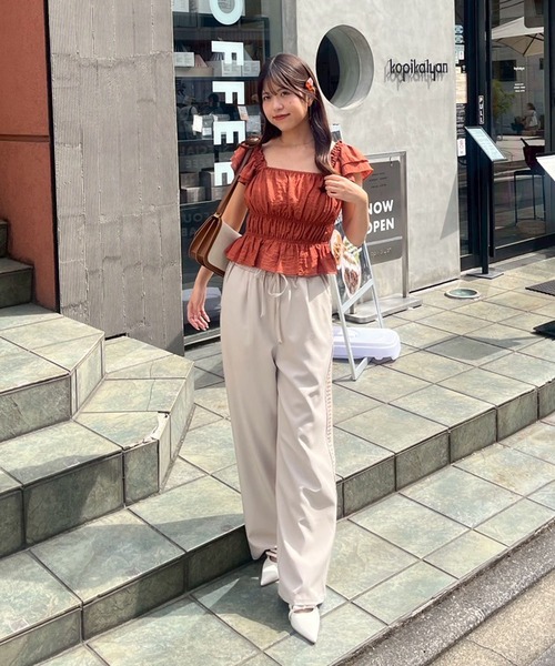 continuer de NICE CLAUP(コンティニューデナイスクラップ)の「【@reve.perle_セレクト】フリルシャーリングブラウス(シャツ/ブラウス・レディース・レンガ/ピンク/ブラック/アイボリー・FREE)」の16枚目の写真