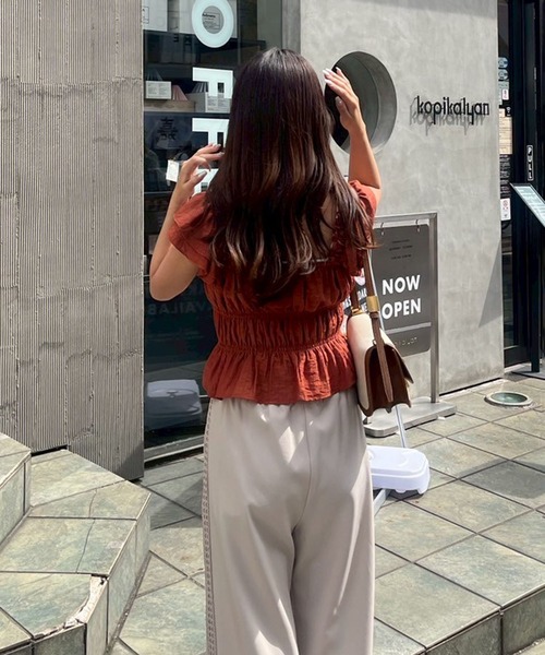 continuer de NICE CLAUP(コンティニューデナイスクラップ)の「【@reve.perle_セレクト】フリルシャーリングブラウス(シャツ/ブラウス・レディース・レンガ/ピンク/ブラック/アイボリー・FREE)」の17枚目の写真