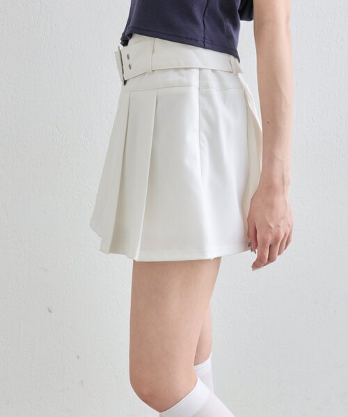 OLIVE des OLIVE（オリーブデオリーブ）の「バックルベルト付きプリーツミニスカート（スカート・レディース・ブラック/ストライプ/オフホワイト・FREE）」の4枚目の写真