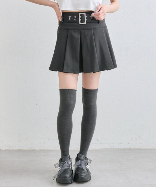 OLIVE des OLIVE（オリーブデオリーブ）の「バックルベルト付きプリーツミニスカート（スカート・レディース・ブラック/ストライプ/オフホワイト・FREE）」の9枚目の写真