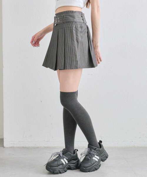 OLIVE des OLIVE（オリーブデオリーブ）の「バックルベルト付きプリーツミニスカート（スカート・レディース・ブラック/ストライプ/オフホワイト・FREE）」の13枚目の写真