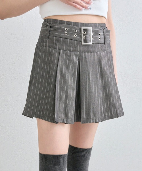 OLIVE des OLIVE（オリーブデオリーブ）の「バックルベルト付きプリーツミニスカート（スカート・レディース・ブラック/ストライプ/オフホワイト・FREE）」の3枚目の写真
