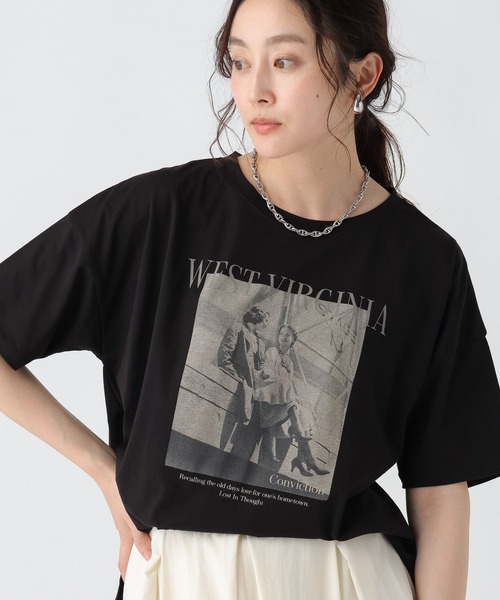 Elura(エルーラ)の「セミハリ感フォトTシャツ/492840(Tシャツ/カットソー・レディース・ブラック/ホワイト/マスタード・FREE)」の3枚目の写真
