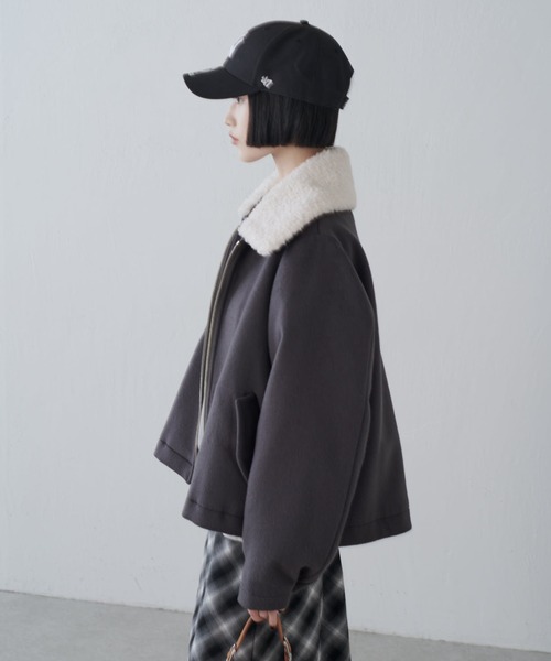 Lui's(ルイス)の「ビーバーメルトン襟ボアブルゾン(ブルゾン・レディース・ブラック/チャコールグレー・FREE)」の17枚目の写真