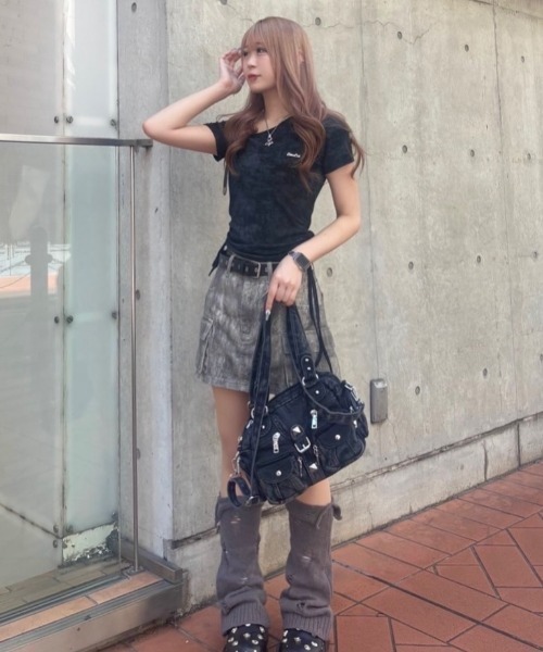 .KOM(ドットコム)の「A'GEM/9 × .kom 『.KOM/ドットケーオーエム』 ショルダーベルトトップ(その他トップス・レディース・ブラック/ホワイト・FREE)」の22枚目の写真