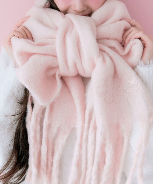 OLIVE des OLIVE（オリーブデオリーブ）の「【SNSで話題】ロゴ刺繍ブークレマフラー（ストール/ショール・レディース・レッド/ピンク/サックスブルー/アイボリー・FREE）」の18枚目の写真