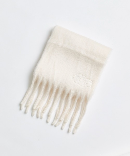 OLIVE des OLIVE（オリーブデオリーブ）の「【SNSで話題】ロゴ刺繍ブークレマフラー（ストール/ショール・レディース・レッド/ピンク/サックスブルー/アイボリー・FREE）」の5枚目の写真