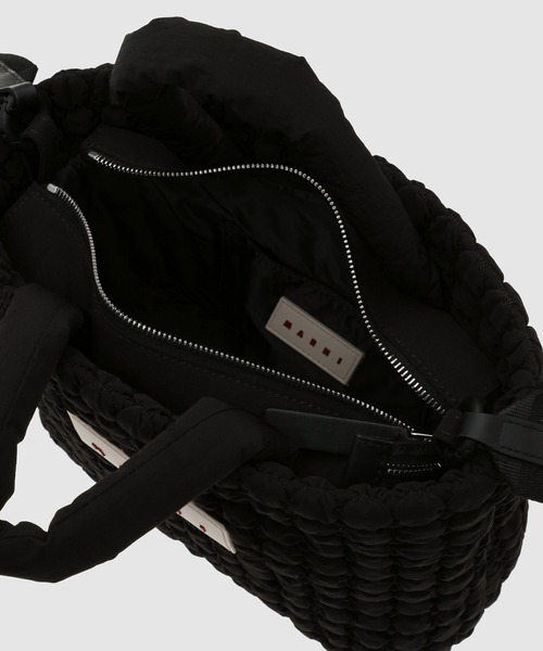 MARNI(マルニ)の「PUFF / キルトトートバッグ(トートバッグ・レディース・ライトブルー/ブラック・ONE SIZE)」の5枚目の写真
