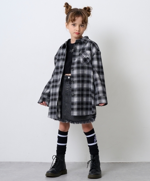 X-girl Stages（エックスガールステージス）の「クラッシュ加工カットオフスカート（デニムスカート・キッズ・ブラック/ブルー/カラフル・130cm/120cm/100cm/140cm/110cm）」の12枚目の写真