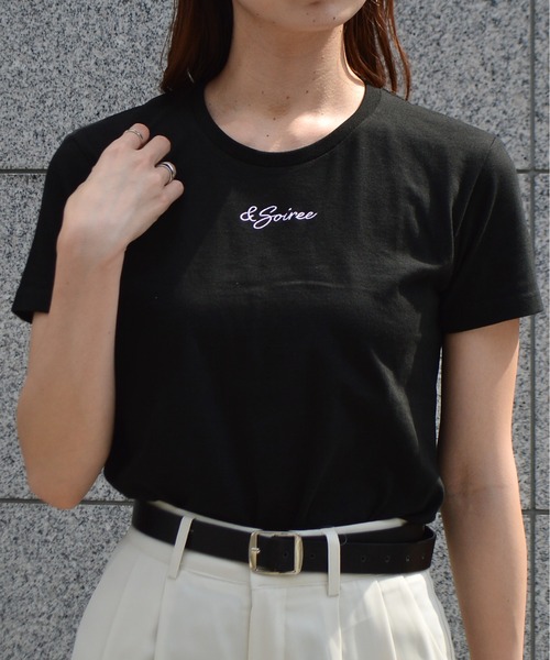 &soiree(アンドソワレ)の「&soiree刺繍Tシャツ(Tシャツ/カットソー・レディース・ブラック/ホワイト・MEDIUM/LARGE)」の9枚目の写真