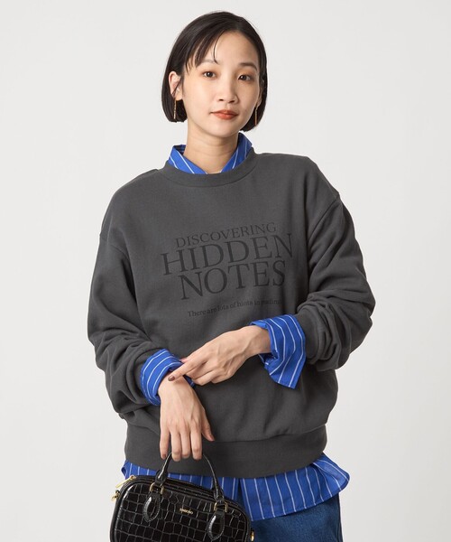 green label relaxing（グリーンレーベルリラクシング）の「ミュージアム ロゴ スウェット プルオーバー（スウェット・レディース・ブラウン/ナチュラル/ダークグレー・FREE）」の2枚目の写真