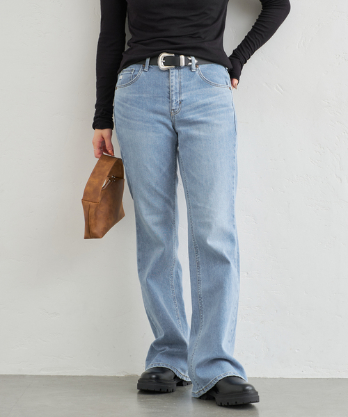 U by SPICK&SPAN(ユーバイスピックアンドスパン)の「【SOMETHING/サムシング】 LISA FLARE(デニムパンツ・レディース・ブラック/ライトブルー・27/28/29)」の2枚目の写真