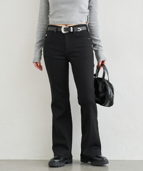 U by SPICK&SPAN(ユーバイスピックアンドスパン)の「【SOMETHING/サムシング】 LISA FLARE(デニムパンツ・レディース・ブラック/ライトブルー・27/28/29)」の1枚目の写真