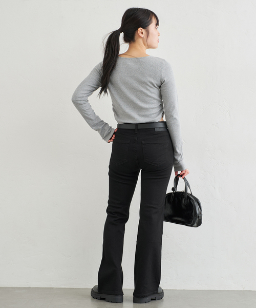 U by SPICK&SPAN(ユーバイスピックアンドスパン)の「【SOMETHING/サムシング】 LISA FLARE(デニムパンツ・レディース・ブラック/ライトブルー・27/28/29)」の3枚目の写真