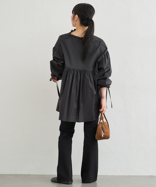 U by SPICK&SPAN(ユーバイスピックアンドスパン)の「【SOMETHING/サムシング】 LISA FLARE(デニムパンツ・レディース・ブラック/ライトブルー・27/28/29)」の5枚目の写真