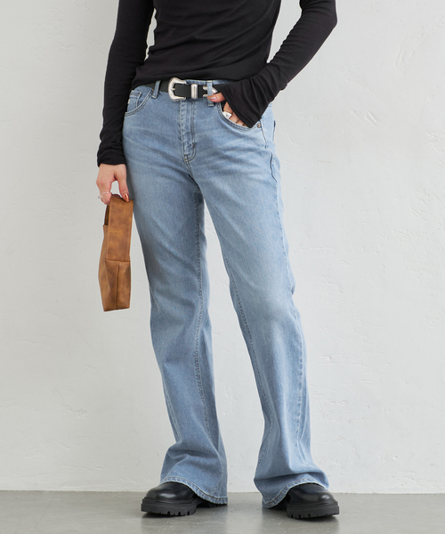 U by SPICK&SPAN(ユーバイスピックアンドスパン)の「【SOMETHING/サムシング】 LISA FLARE(デニムパンツ・レディース・ブラック/ライトブルー・27/28/29)」の6枚目の写真