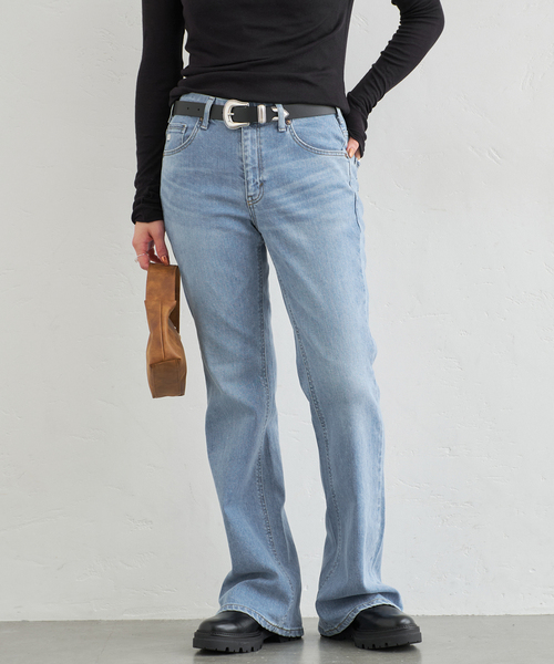 U by SPICK&SPAN(ユーバイスピックアンドスパン)の「【SOMETHING/サムシング】 LISA FLARE(デニムパンツ・レディース・ブラック/ライトブルー・27/28/29)」の7枚目の写真