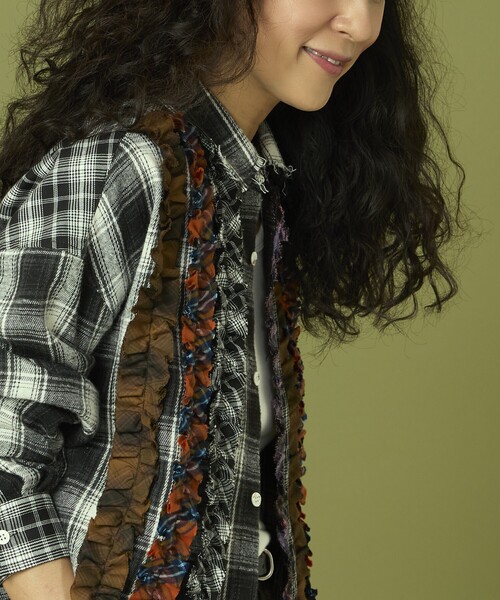 Freada（フリーダ）の「Freada/フリーダ フロントフリル チェックシャツ（シャツ/ブラウス・レディース・ブラック/ブラウン・ONE SIZE）」の3枚目の写真