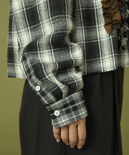 Freada（フリーダ）の「Freada/フリーダ フロントフリル チェックシャツ（シャツ/ブラウス・レディース・ブラック/ブラウン・ONE SIZE）」の20枚目の写真