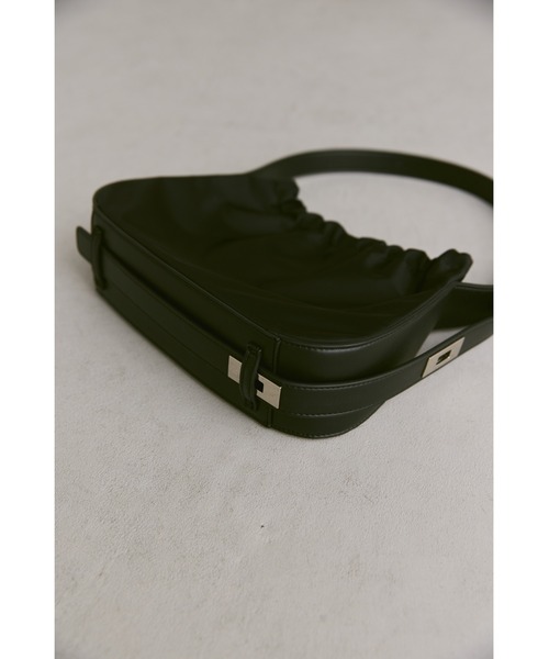 un/neu（アンノイ）の「2WAYコンビワンハンドル横長バッグ / ペットボトル収納可能 / ショルダーバッグ（ショルダーバッグ・レディース・ブラウン/ブラック・FREE）」の4枚目の写真